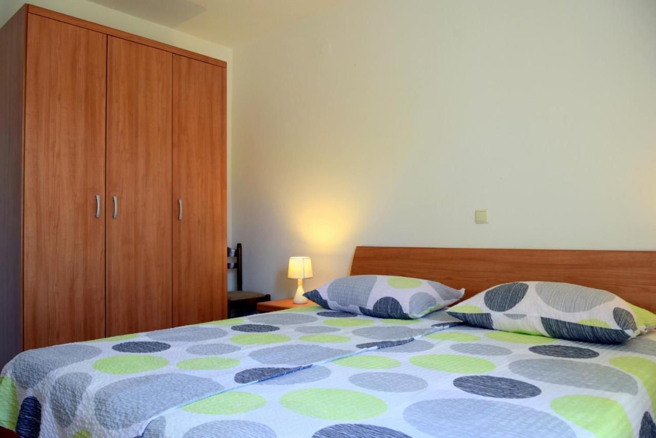 Bond Apartment *