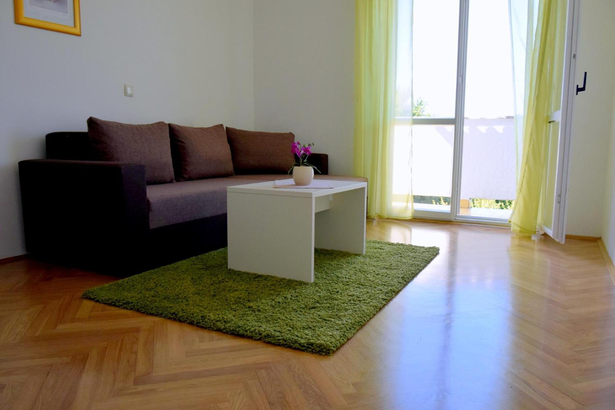 Apartment Bond *