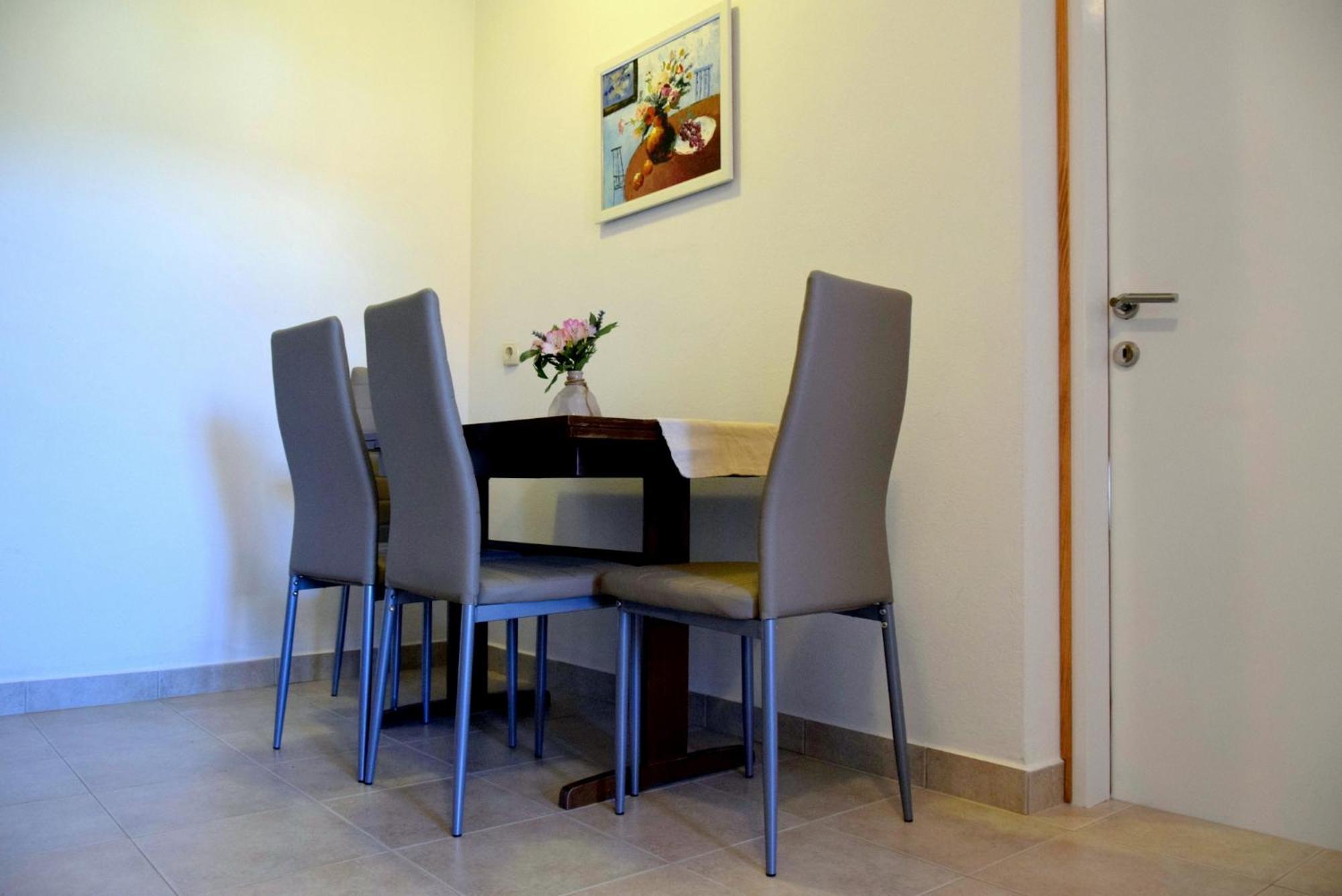 Apartment Bond Palit