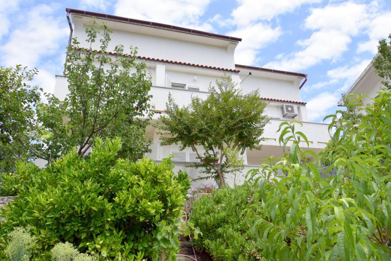 Apartment Bond Palit