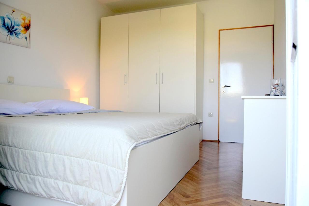 Bond Apartment