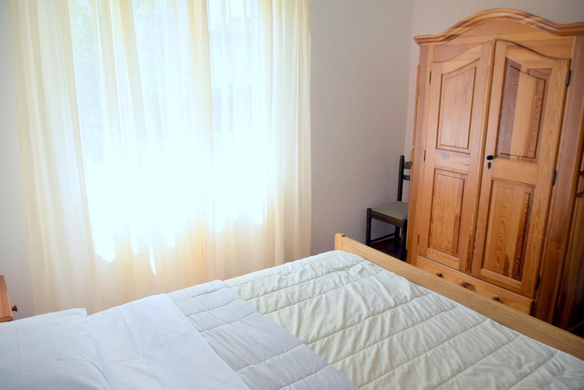 Bond Apartment *